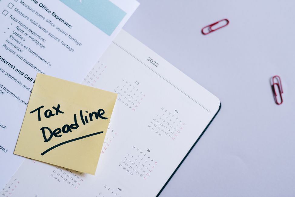 Calendar planner used to track a filing deadline
